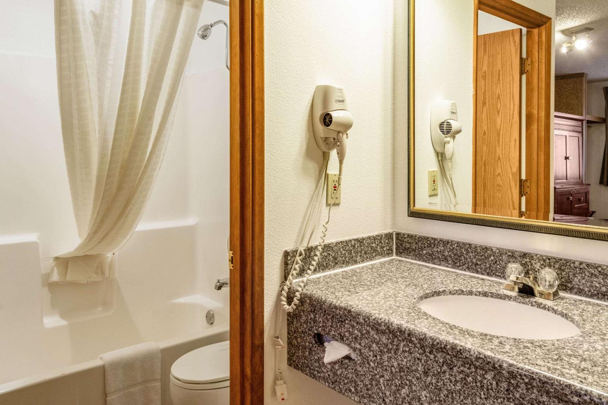 Econo Lodge Inn & Suites Madras Exteriér fotografie