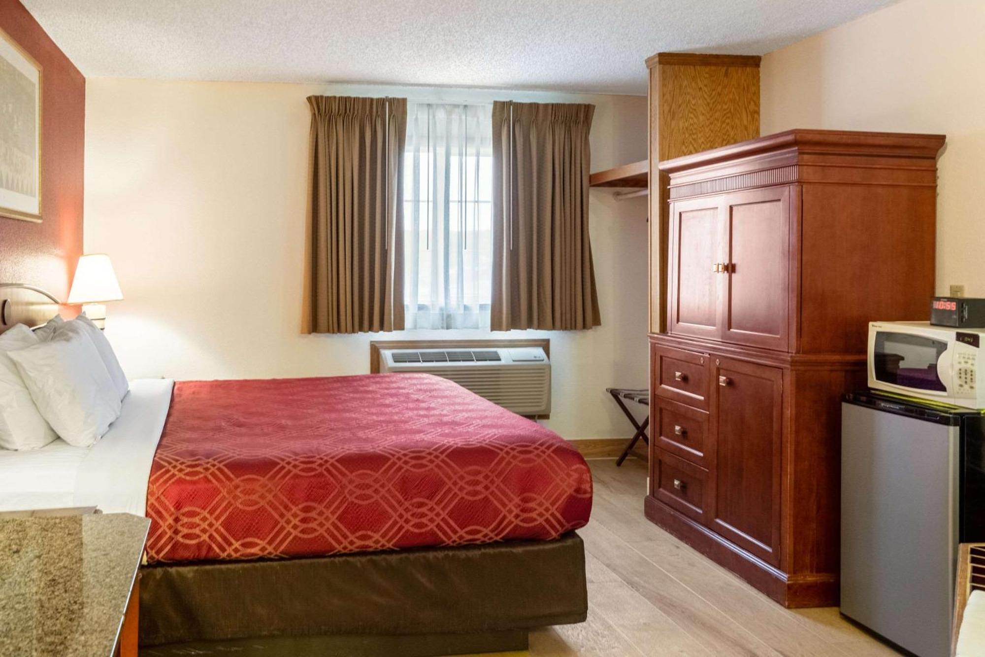 Econo Lodge Inn & Suites Madras Exteriér fotografie