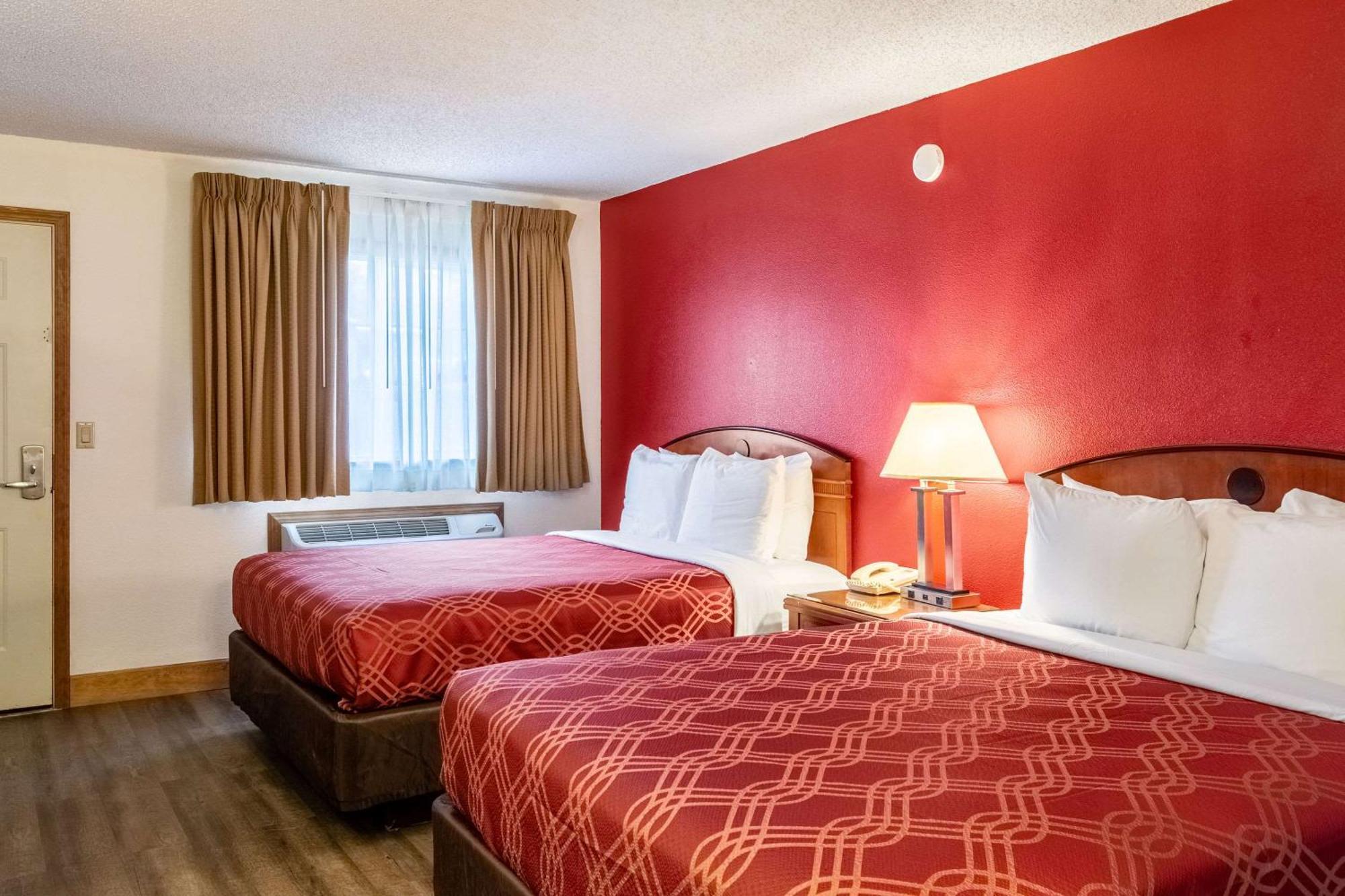 Econo Lodge Inn & Suites Madras Exteriér fotografie