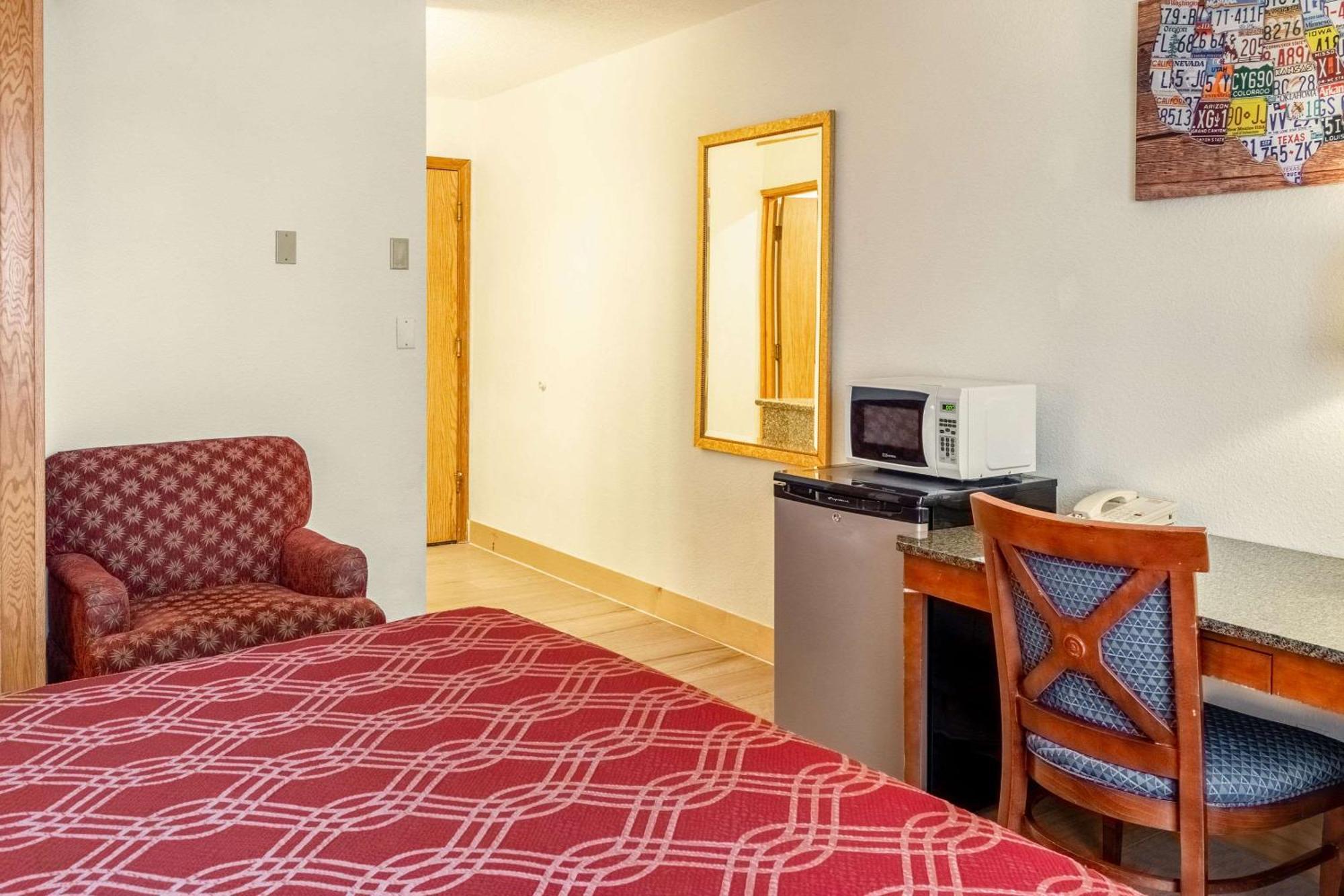 Econo Lodge Inn & Suites Madras Exteriér fotografie