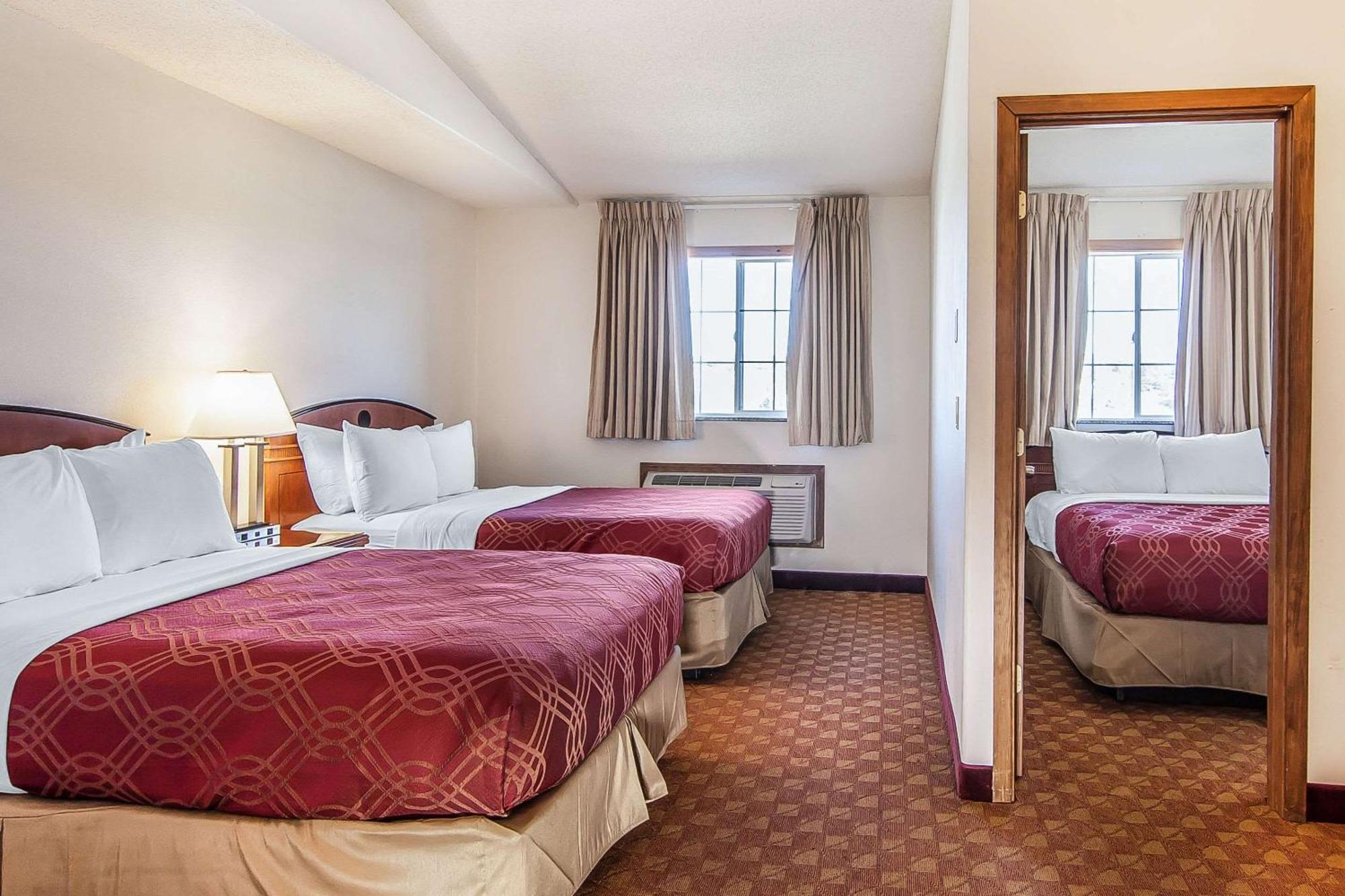 Econo Lodge Inn & Suites Madras Exteriér fotografie