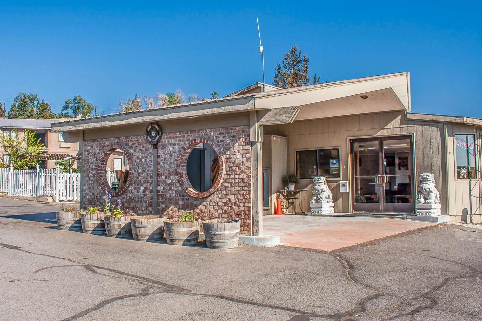 Econo Lodge Inn & Suites Madras Exteriér fotografie